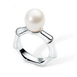 Luminous White Pearl Elegance Necklace