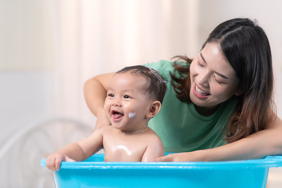 Bath Time for Babies: Gentle Formulas and How to Use Them