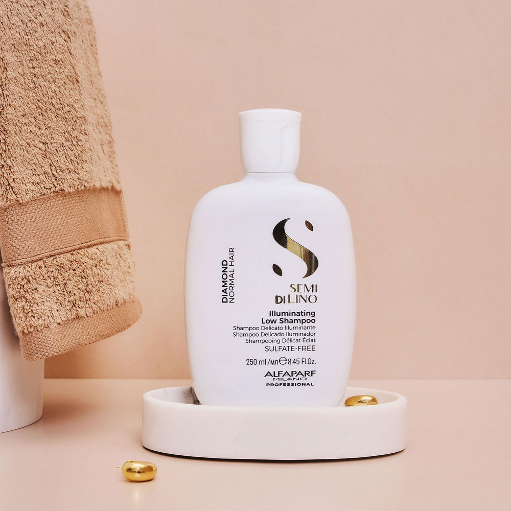 250 ml clear bottle of lightweight illuminating shampoo with argan and linseed