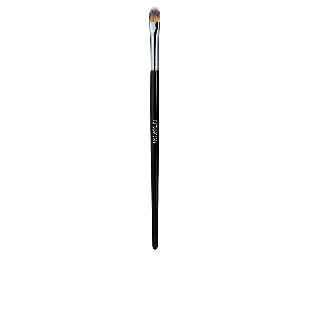 Small flat synthetic concealer brush with copper ferrule and wooden handle