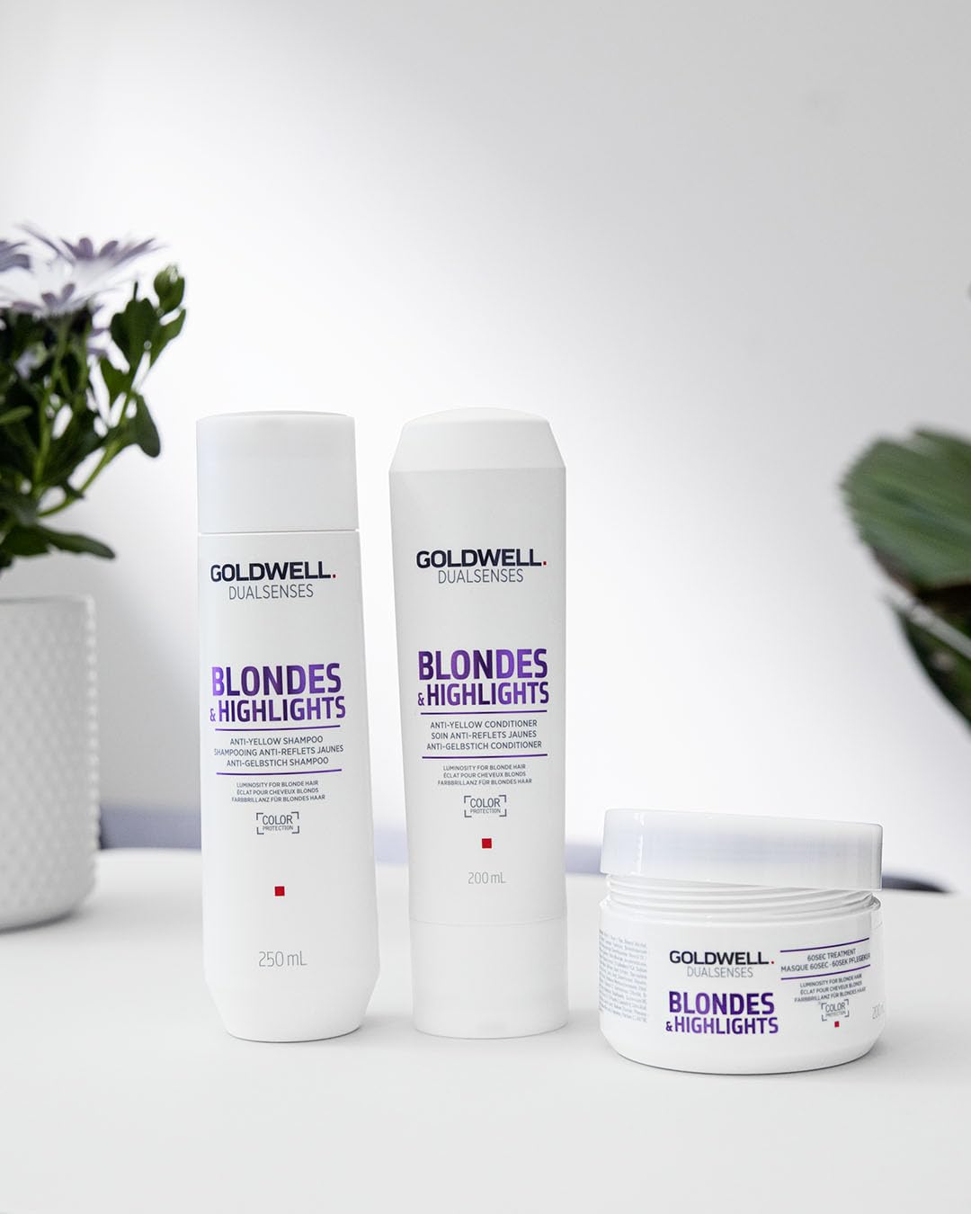 1 L violet-toned brightening shampoo bottle for blondes and highlights