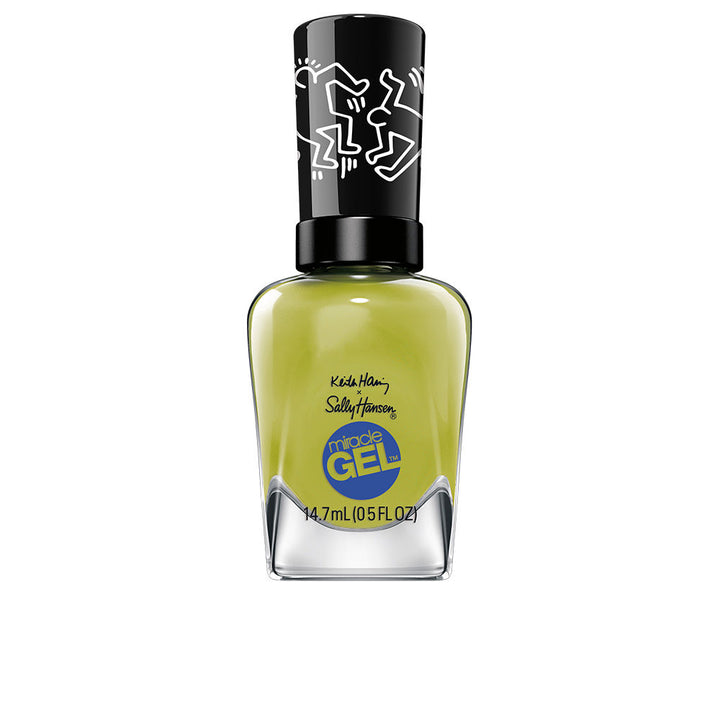 Small 14.7 ml coral gel-effect nail polish bottle, glossy finish