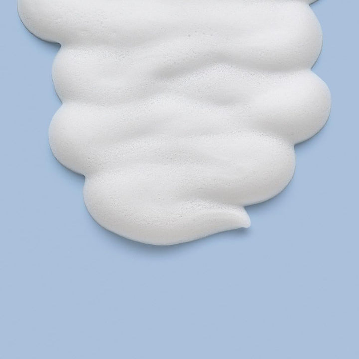 500 ml can of volumising hair mousse, light foam texture, unisex styling product