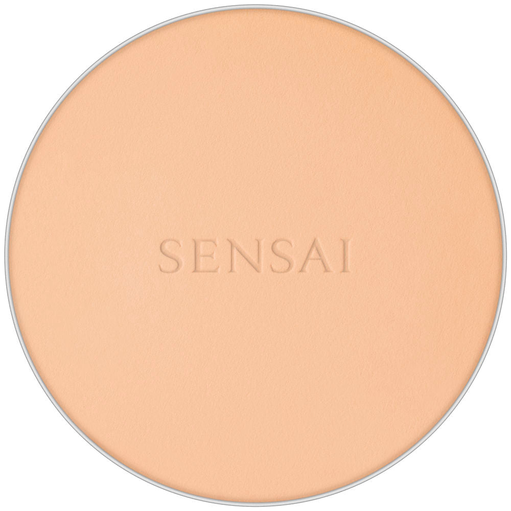 Refillable 11 g pressed powder compact in Soft Ivory with velvety finish