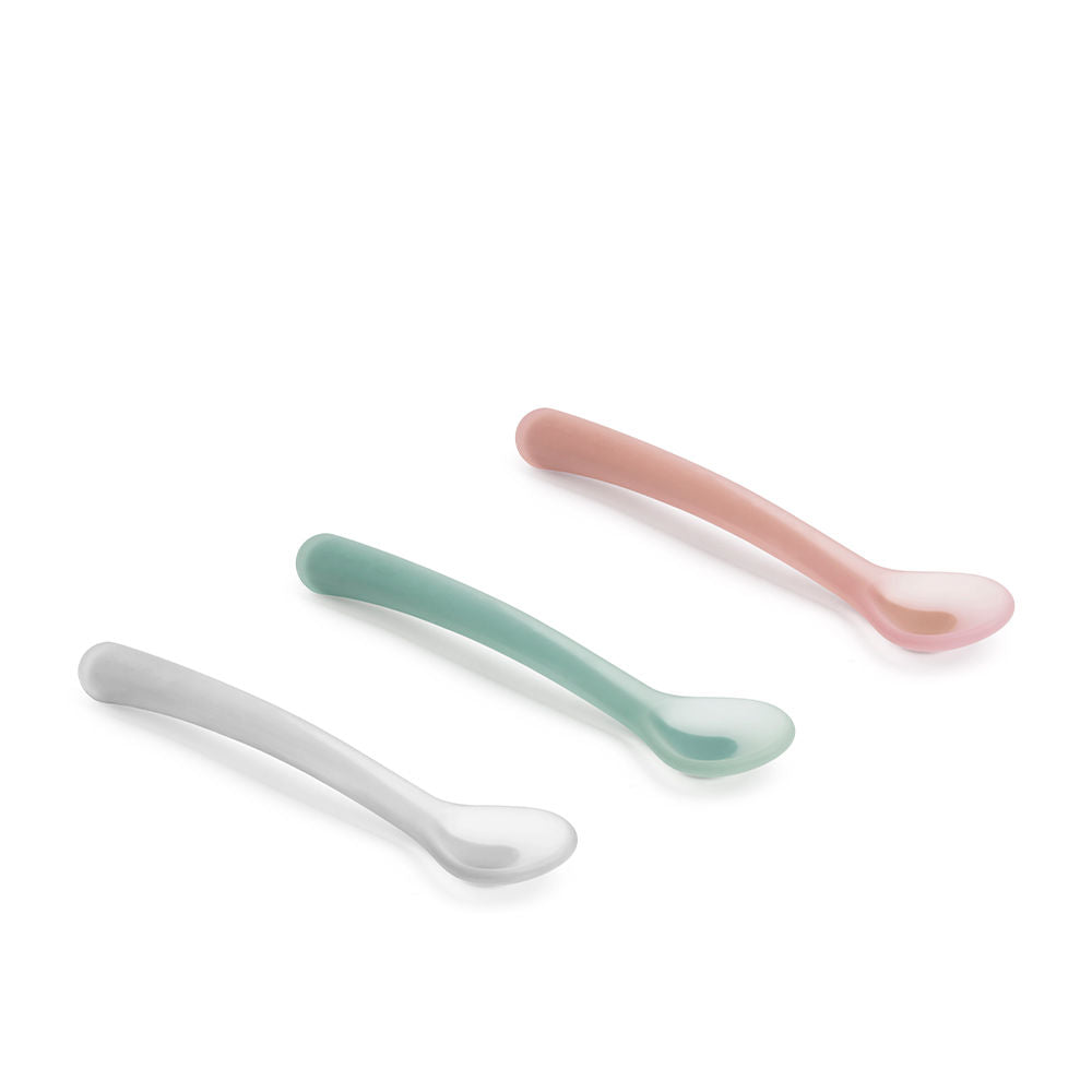 Soft bendable silicone baby spoon from Suavinex Hygge collection, pink handle